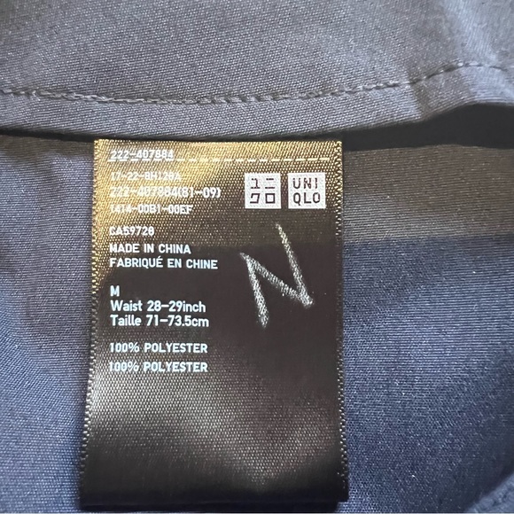 Uniqlo pleated a-line navy blue skirt size M excellent condition - Picture 6 of 6